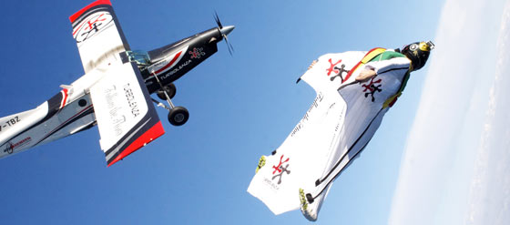 Volare con la tuta alare - wing suit