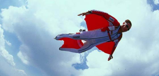 Volare con la tuta alare - wing suit